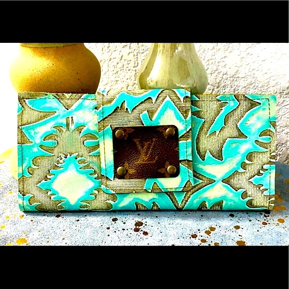 NWT Keep It Gypsy Turquoise Tooled Genuine Leather Wallet - Picture 6 of 16